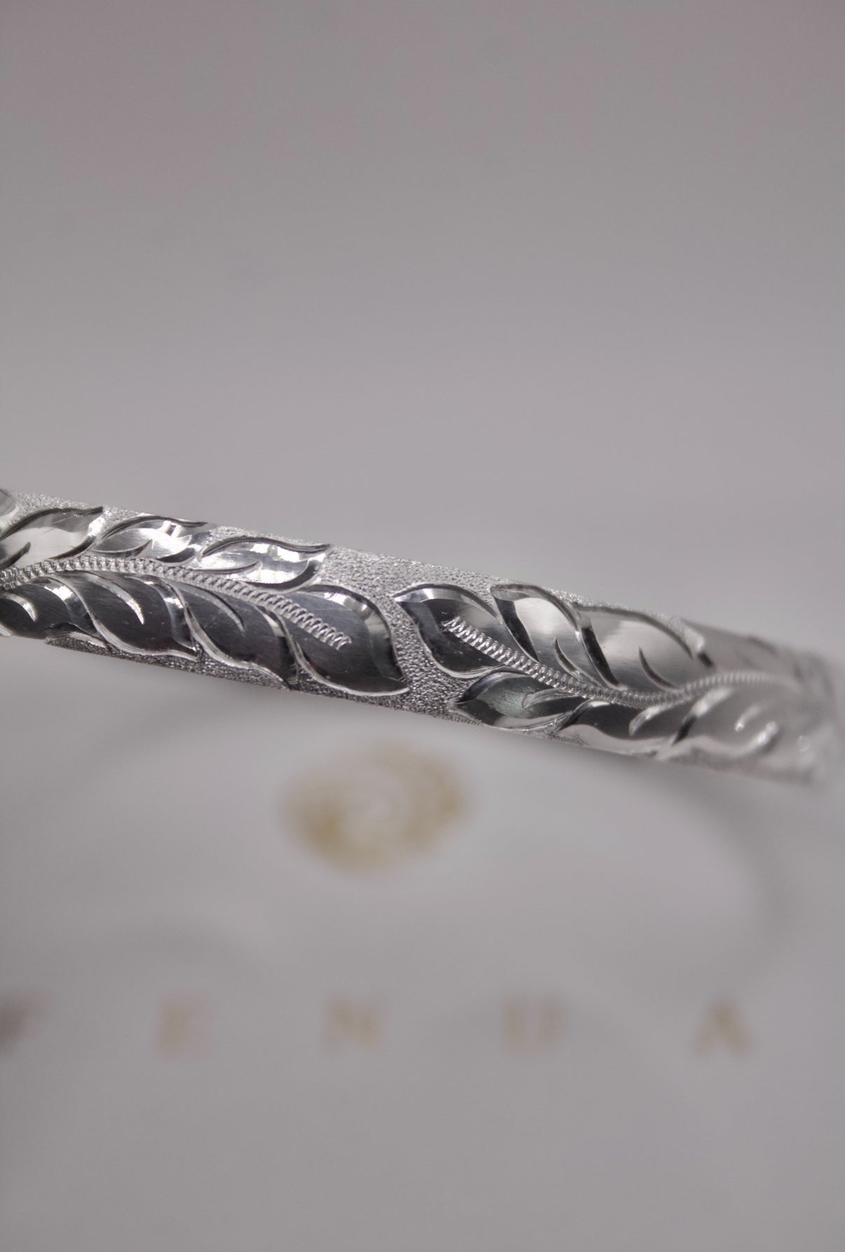 SILVER Cursive Maile Leaf with NAME Bangle (8mm width)