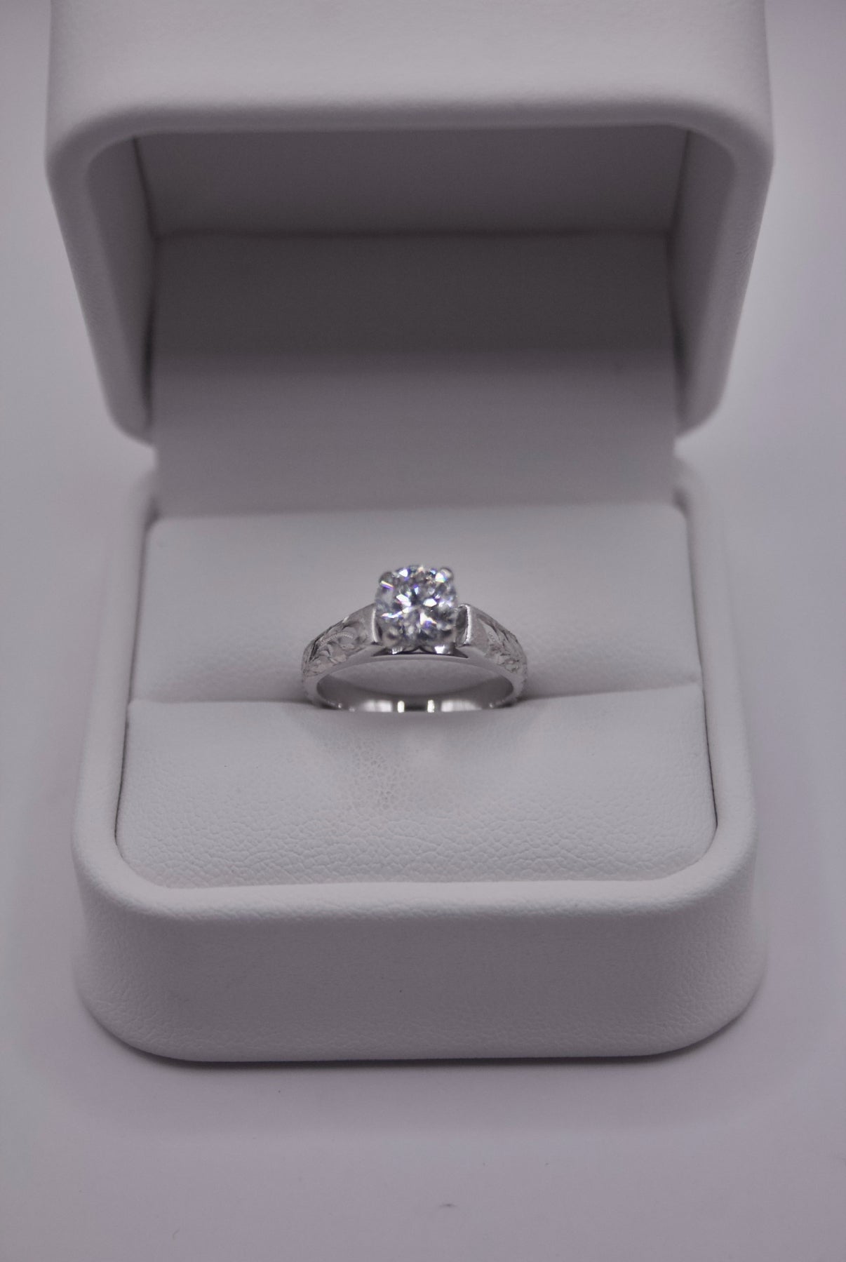 Maile Leaf Engraved Cathedral Ring – 4mm, 14K Gold, 1ct Round Lab Diamond