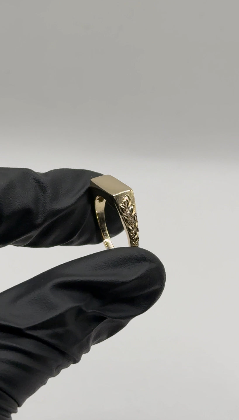 Maile Leaf Engraved Signet Ring – 4mm (Solid 14K Gold)