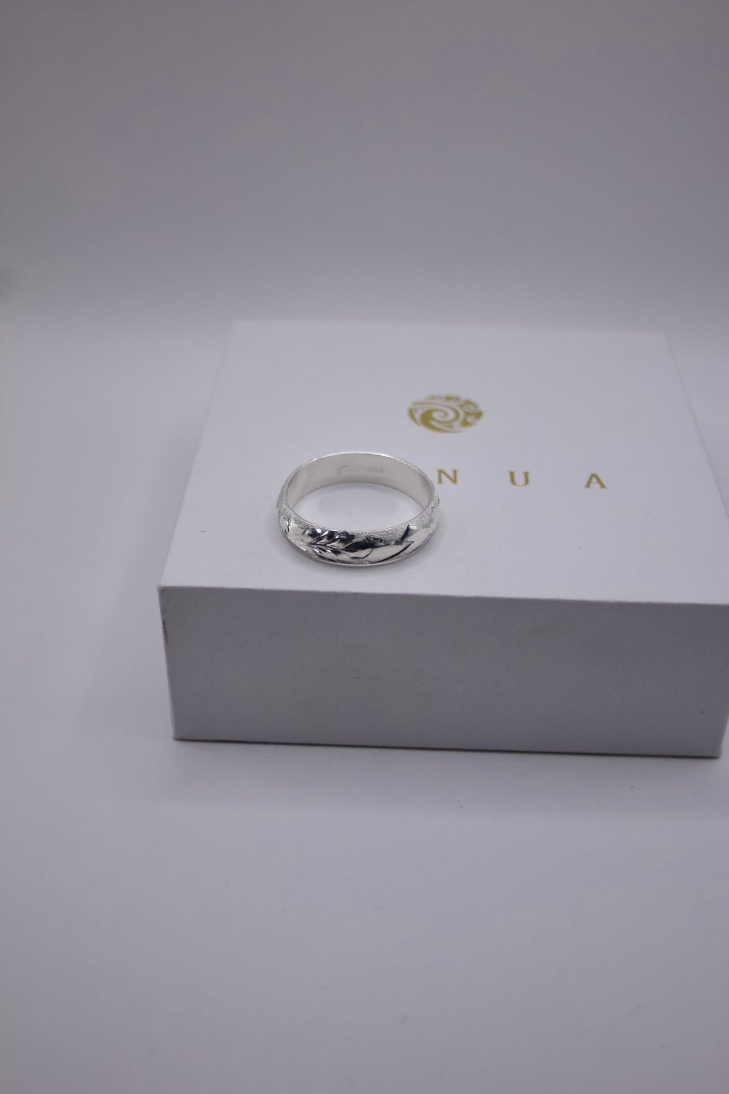 Samoan Arrow & Cursive Maile Leaf Ring – 5mm (Solid 14K Gold)