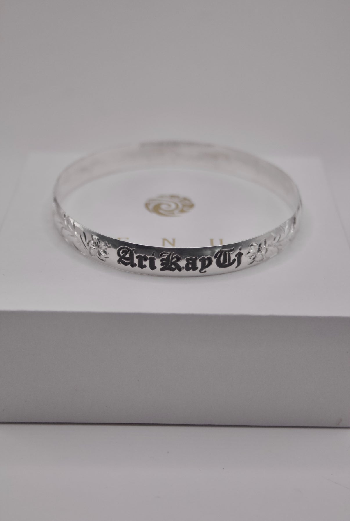 SILVER Cursive Maile Leaf with NAME Bangle (8mm width)