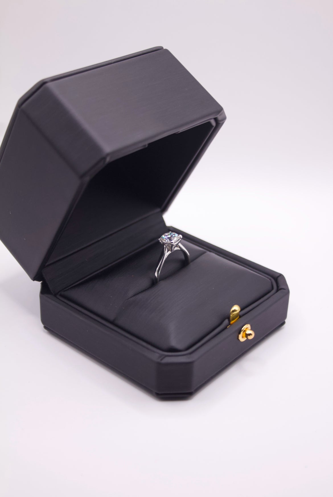 Cushion Cut Engagement Ring – 14K Gold, 1ct Natural Diamond