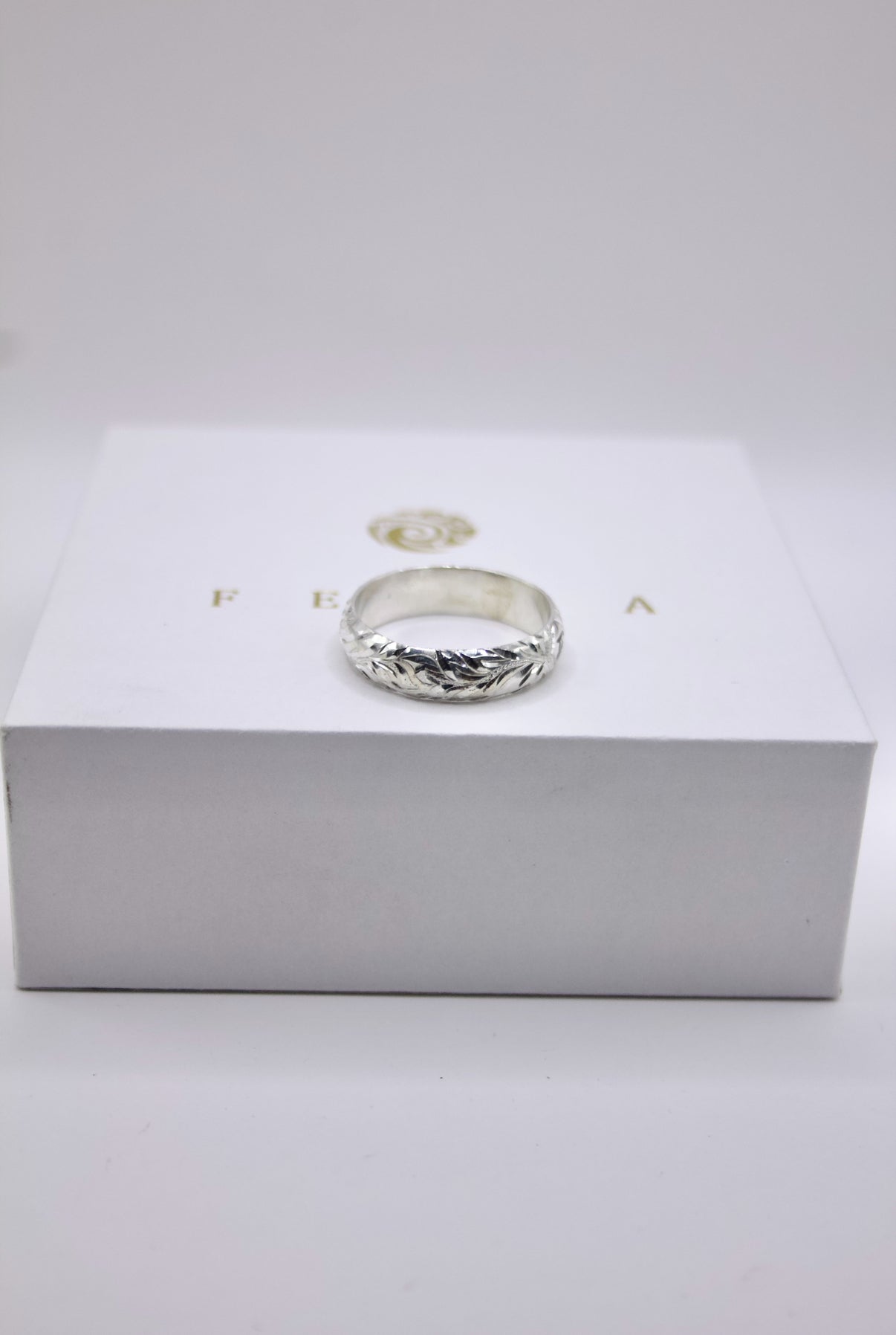 Samoan Arrow & Cursive Maile Leaf Ring – 4mm (Solid 14K Gold)