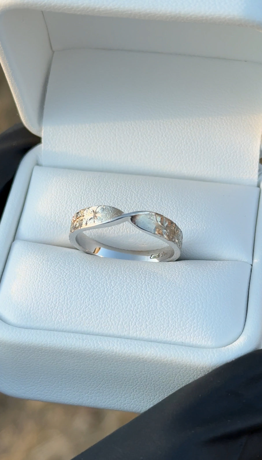 Engraved Hibiscus Twist Wedding Band – 4mm (Solid 14K Gold)