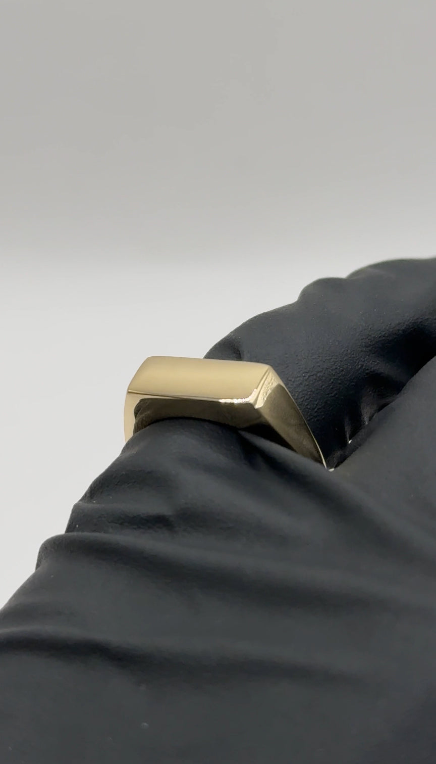 Classic Signet Ring – 4mm (Solid 14K Gold)
