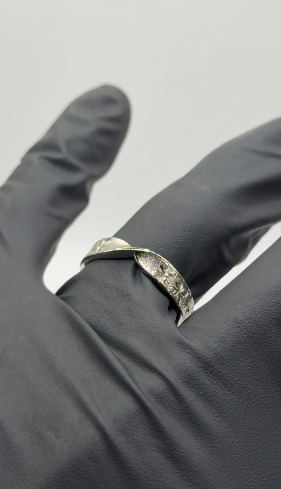 Engraved Hibiscus Twist Wedding Band – 4mm (Solid 14K Gold)