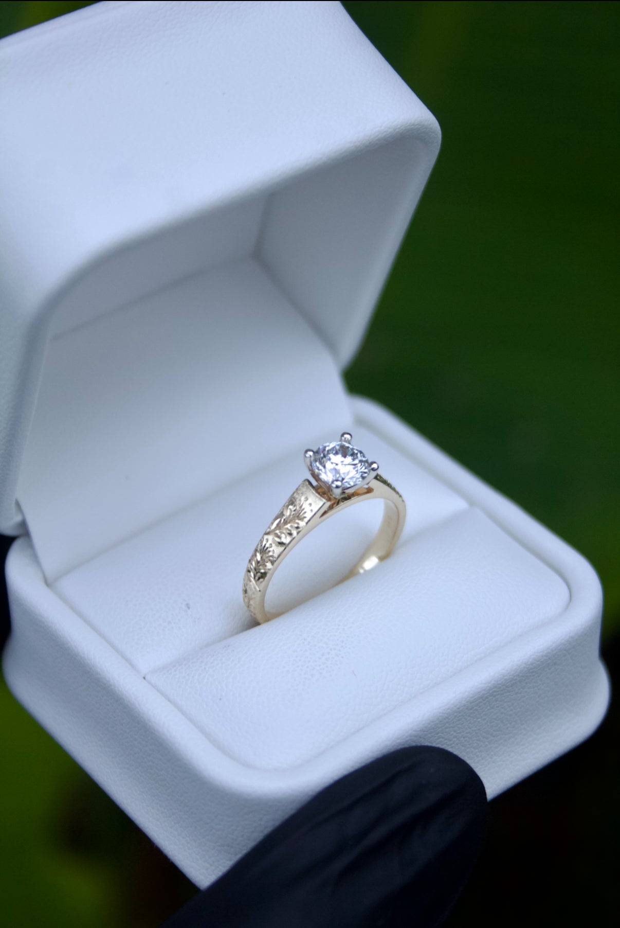 Maile Leaf & ‘Ōhi’a Lehua Engraved Ring – 4mm, 14K Gold, 1ct Round Cut Lab Diamond
