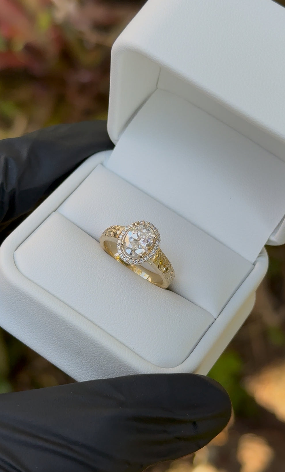 Maile Leaf & Puakenikeni Engraved with Oval Cut and Halo Engagement Ring – 4mm, 14K Gold, 1ct Lab Diamond