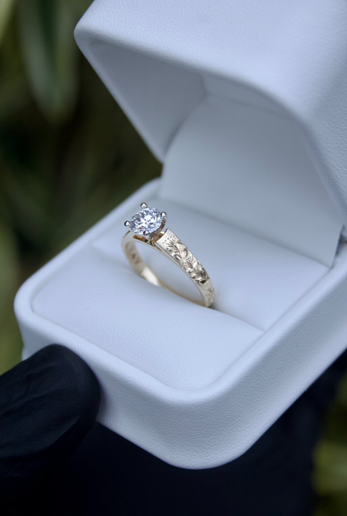 Maile Leaf & ‘Ōhi’a Lehua Engraved Ring – 4mm, 14K Gold, 1ct Round Cut Lab Diamond