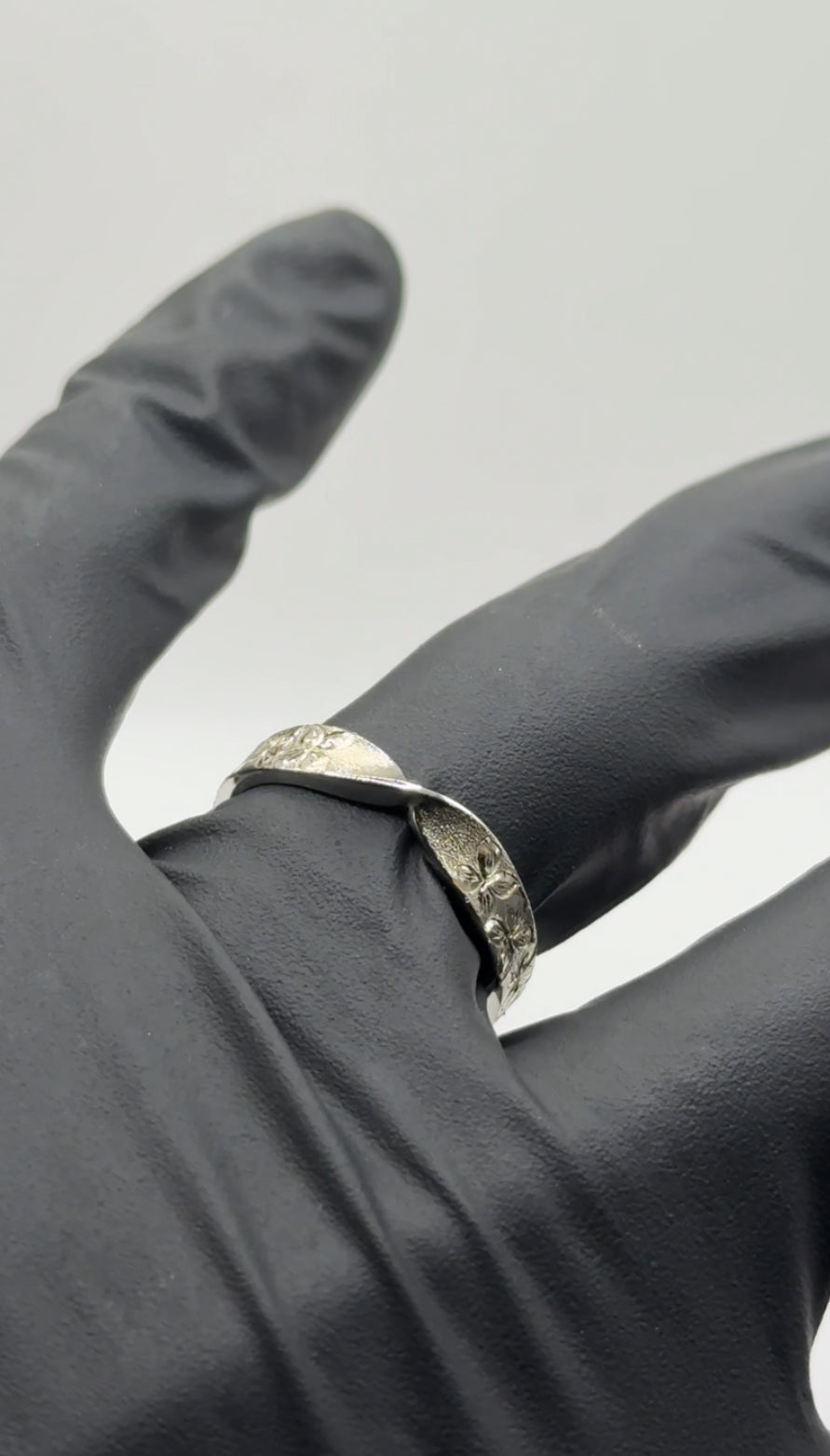 Engraved Hibiscus Twist Wedding Band – 4mm (Solid 14K Gold)
