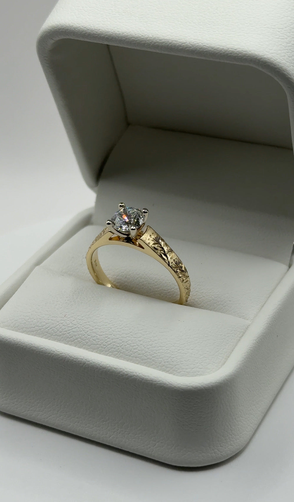 ʻŌhiʻa Lehua & Lauaʻe Engraved Cathedral Ring – 4mm, 14K Gold, 1ct Lab Diamond