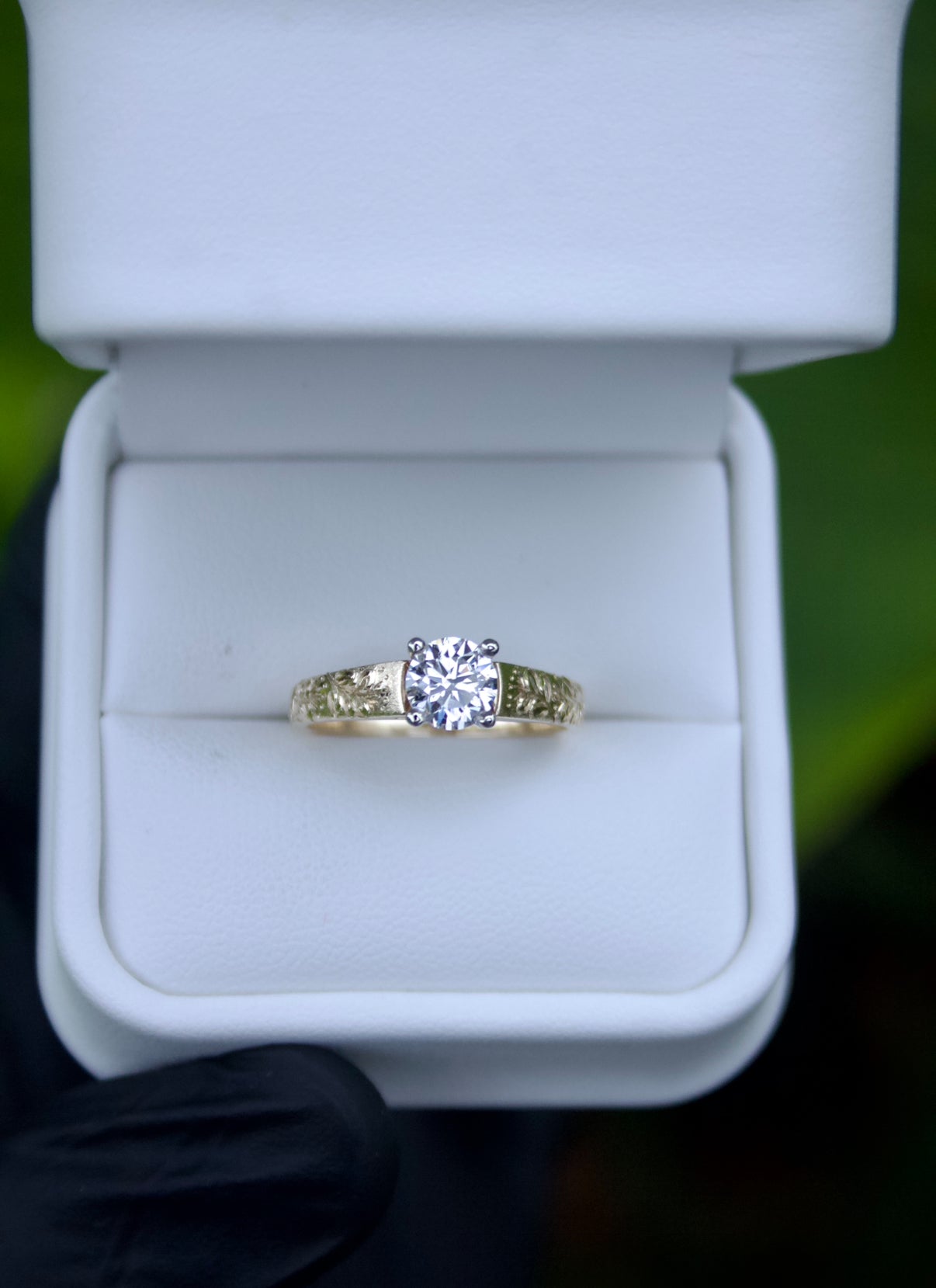 Maile Leaf & ‘Ōhi’a Lehua Engraved Ring – 4mm, 14K Gold, 1ct Round Cut Lab Diamond