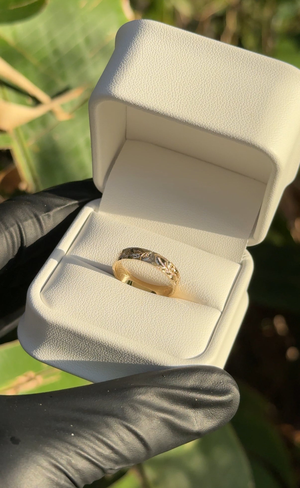 Flat ‘Ōhi’a Lehua and Maile Leaf – 4mm (Solid 14K Gold)