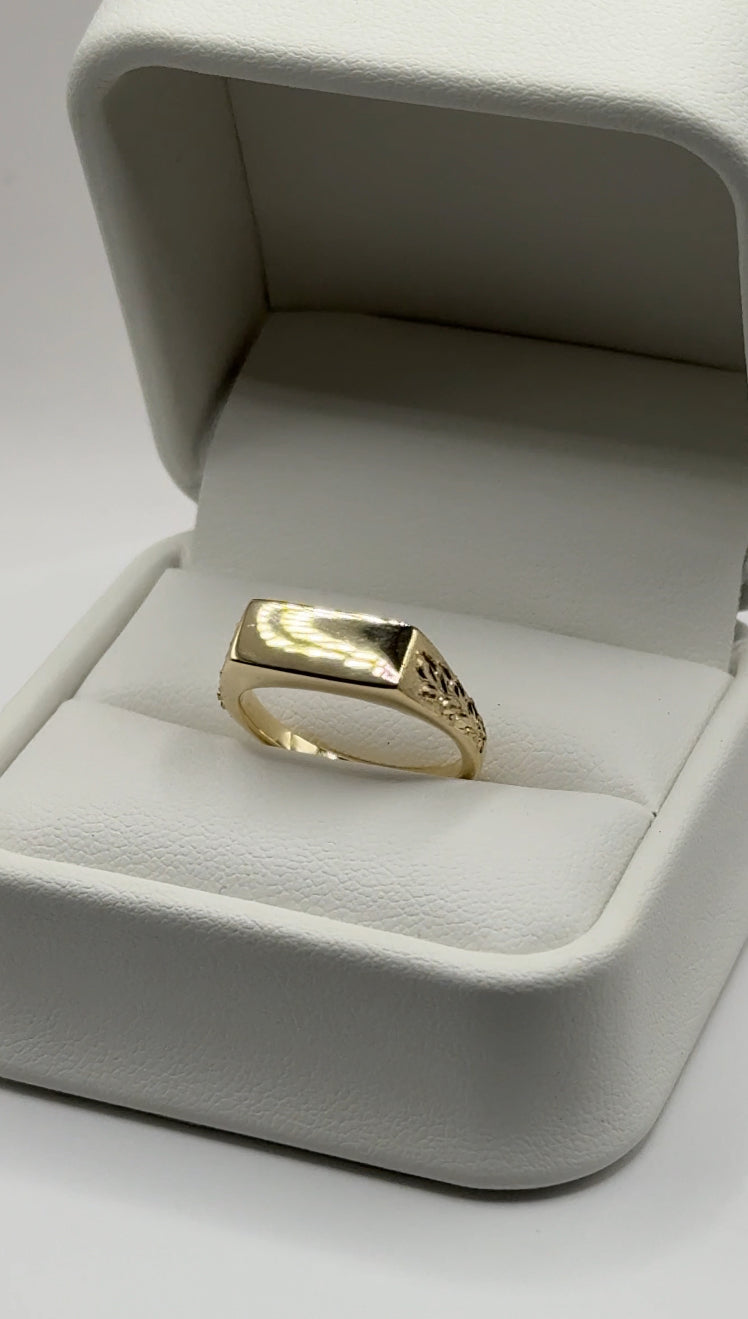 Maile Leaf Engraved Signet Ring – 4mm (Solid 14K Gold)