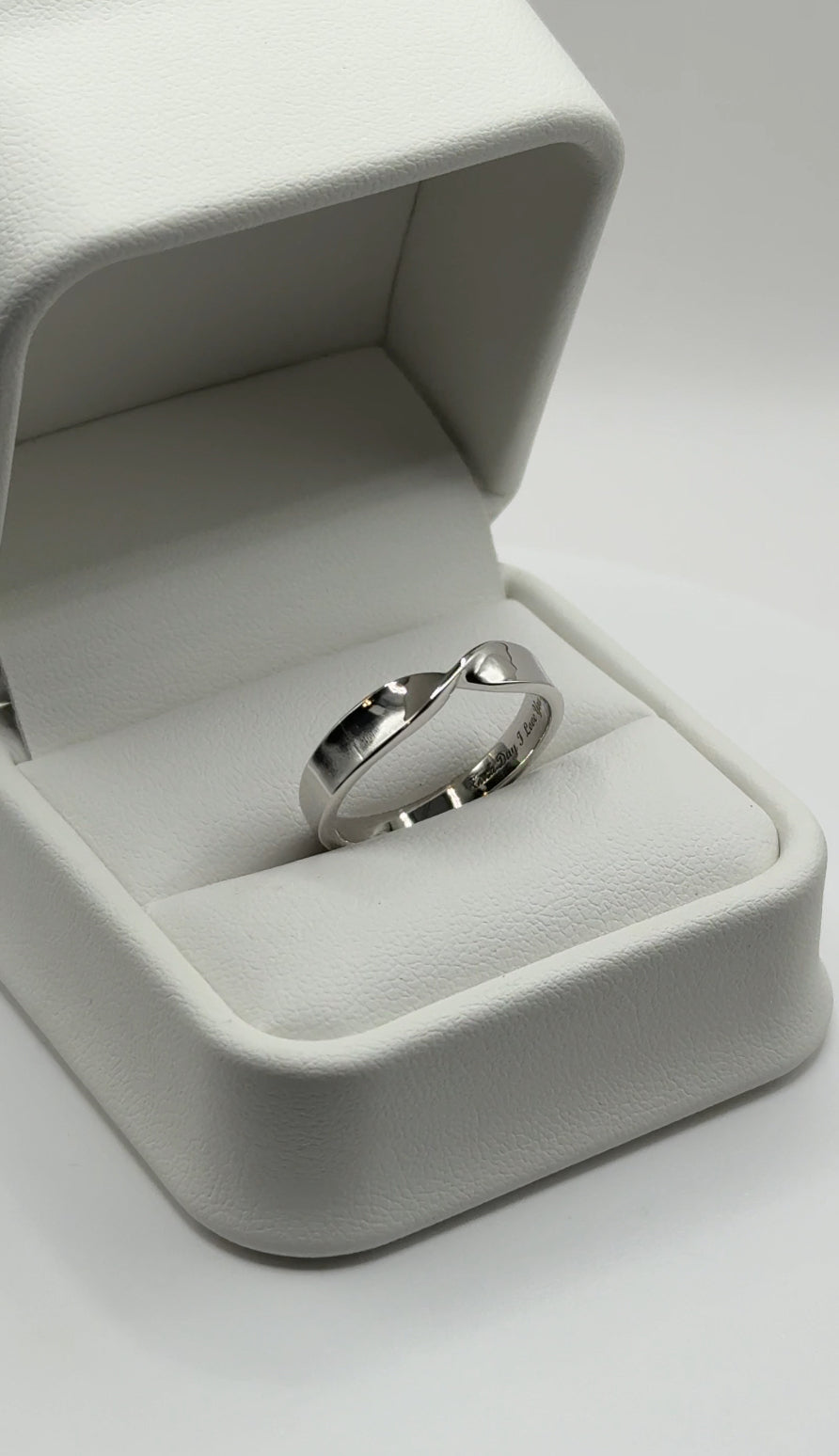 Classic Twist Wedding Band – 4mm (Solid 14K Gold)