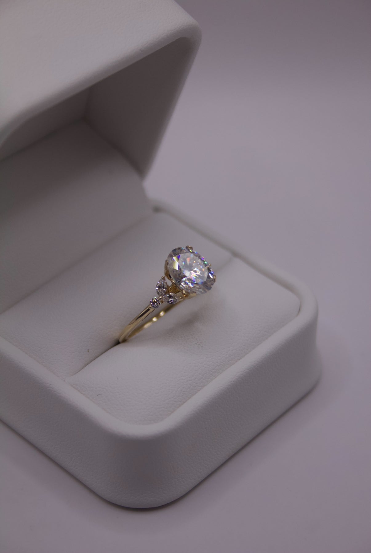 14k Gold 1ct Oval Lab Diamond w/Stone Accents