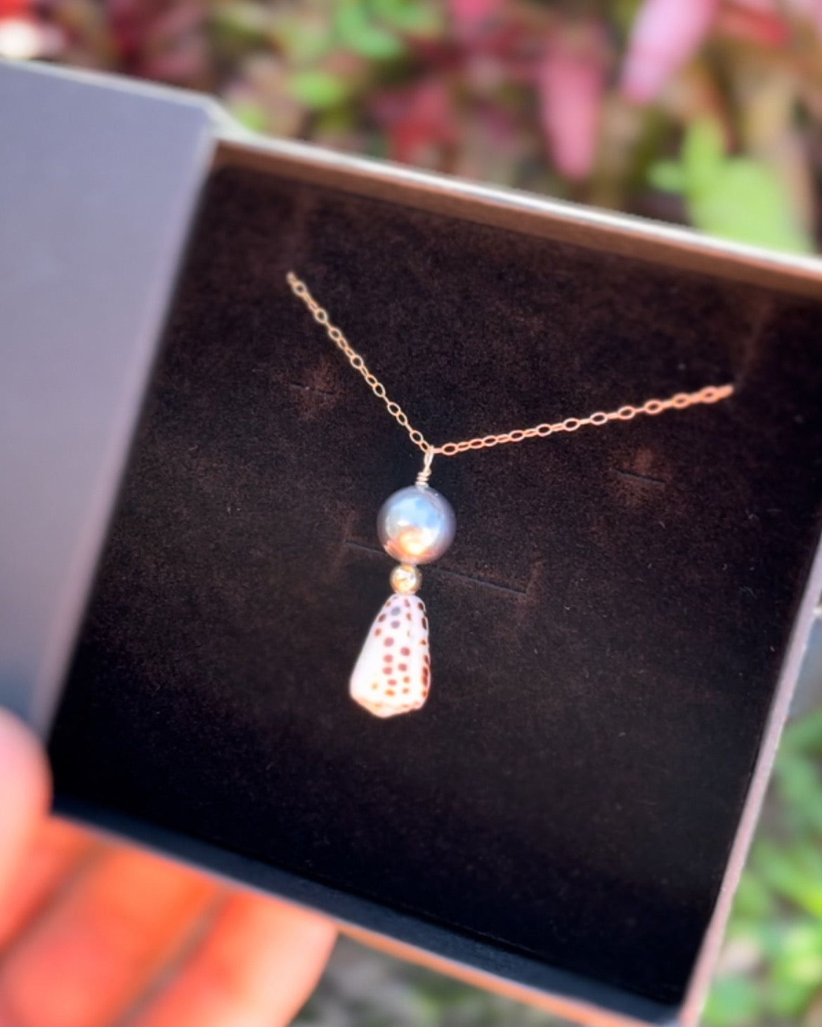 Shell w/Pearl Necklace