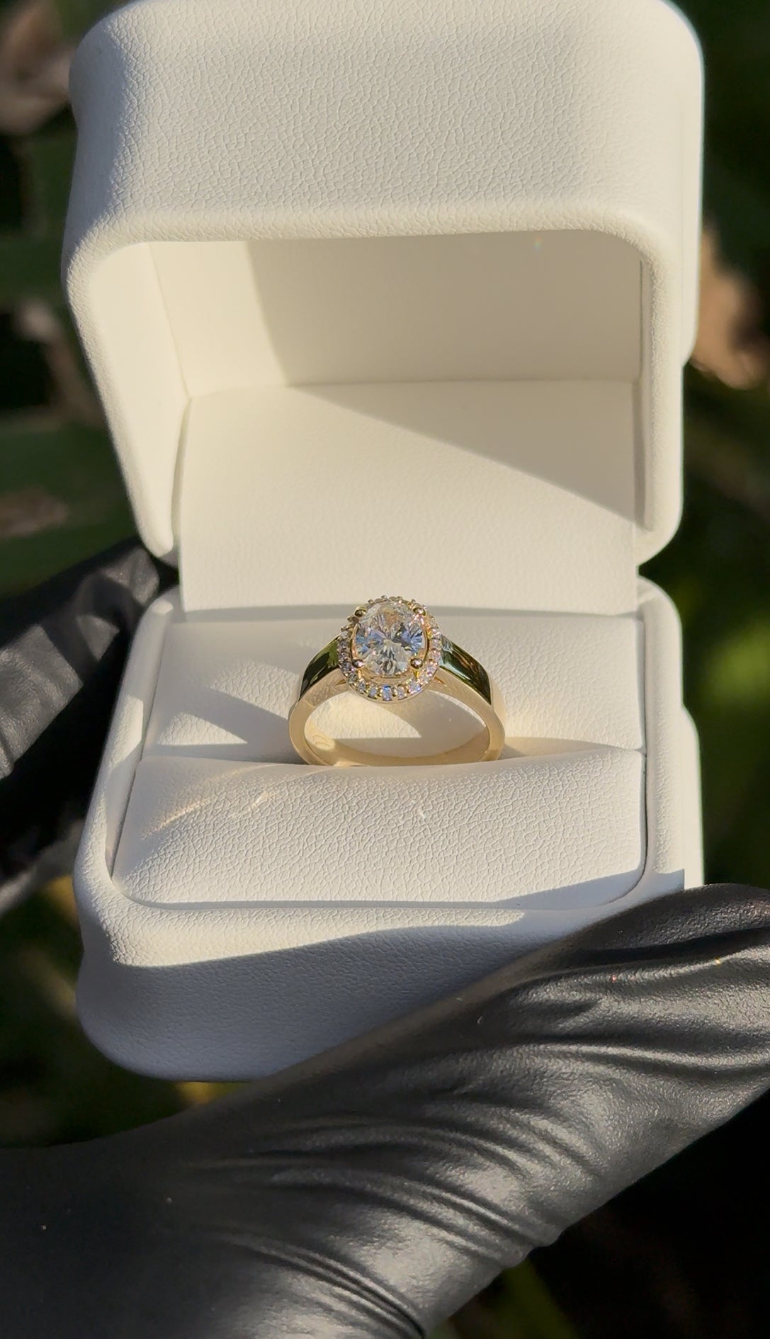Oval Cut with Halo Engagement Ring – 4mm, 14K Gold, 1ct Lab Diamond