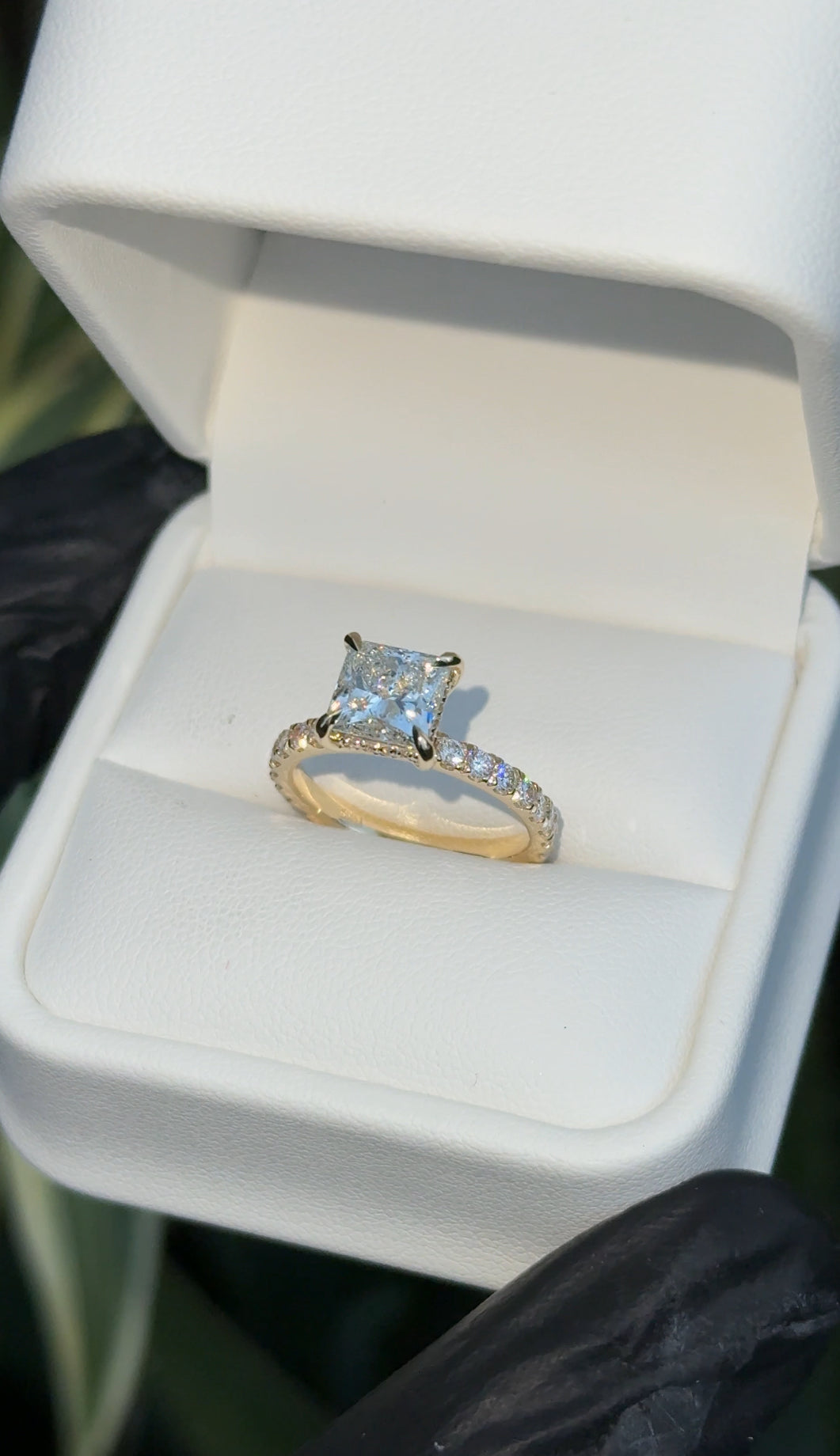 Princess Cut with Pavé and Halo Engagement Ring – 2mm, 14K Gold, 1ct Lab Diamond