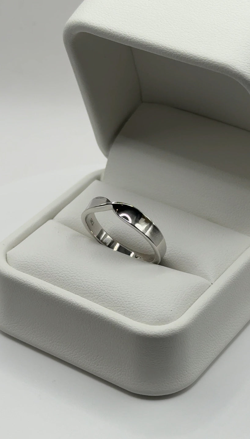 Classic Twist Wedding Band – 4mm (Solid 14K Gold)
