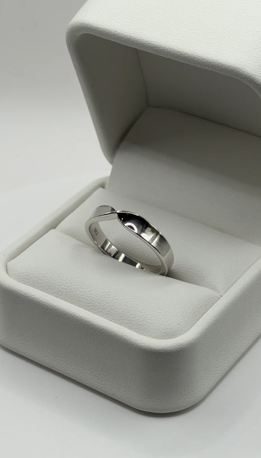 Classic Twist Wedding Band – 4mm (Solid 14K Gold)
