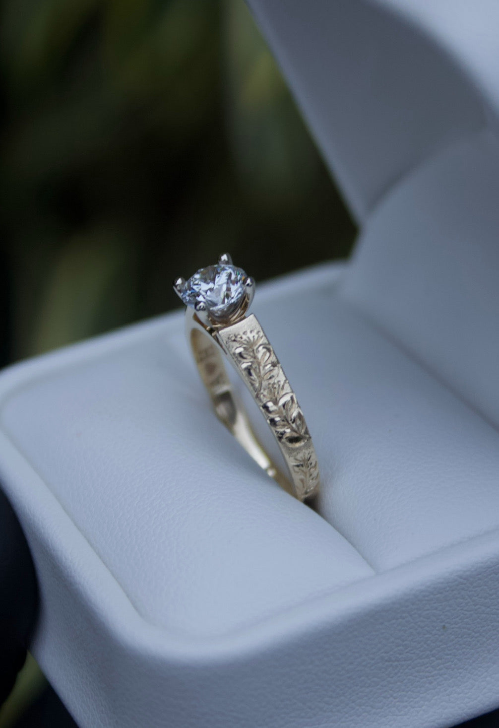 ʻŌhiʻa Lehua & Lauaʻe Engraved Cathedral Ring – 4mm, 14K Gold, 1ct Lab Diamond