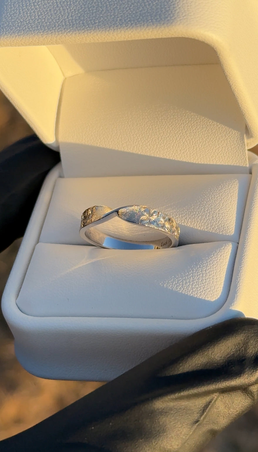 Engraved Hibiscus Twist Wedding Band – 4mm (Solid 14K Gold)