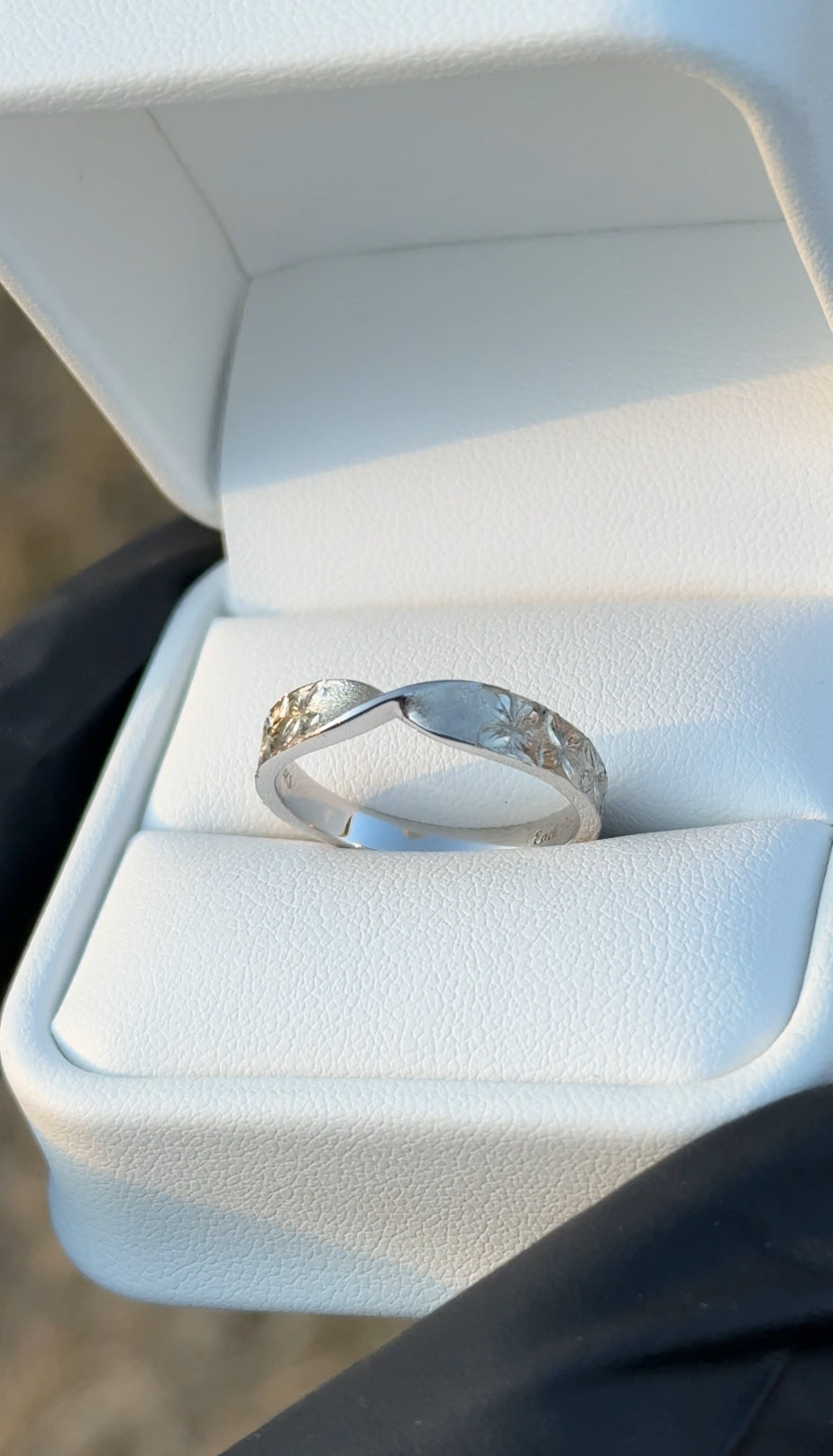 Engraved Hibiscus Twist Wedding Band – 4mm (Solid 14K Gold)